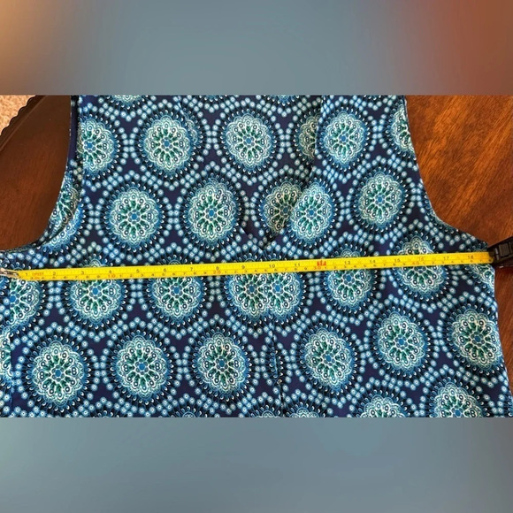 Rose & Olive Blue design w/A-Line Sleeveless
Design Women's Blouse Size Small - Picture 5 of 5